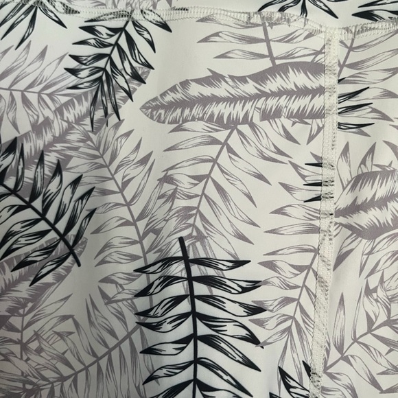 Ladies Voeons leggings, size XXL. NWT. - Picture 3 of 5